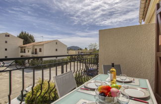 Photo 3 - Apartment in Saint-Cyr-sur-Mer with terrace and sea view