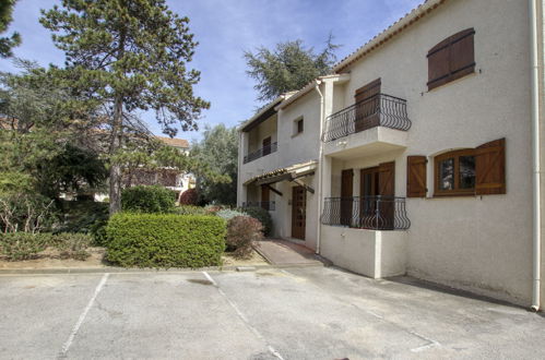 Photo 17 - Appartement en Saint-Cyr-sur-Mer avec jardin et terrasse