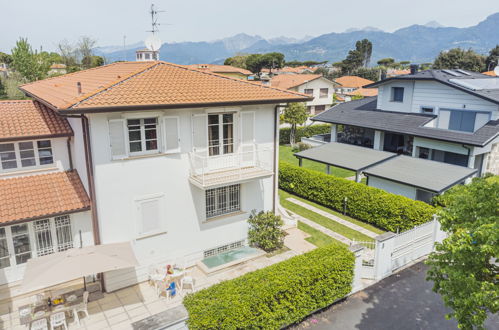 Photo 34 - Maison de 3 chambres à Camaiore avec jardin et vues à la mer