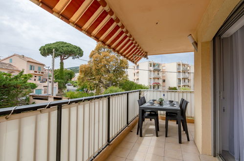 Photo 2 - Appartement de 2 chambres à Sainte-Maxime avec piscine et vues à la mer