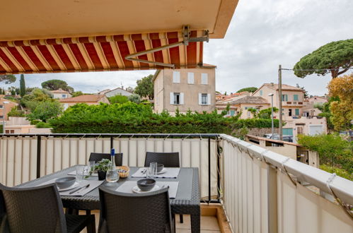 Foto 13 - Apartamento de 2 quartos em Sainte-Maxime com piscina e vistas do mar