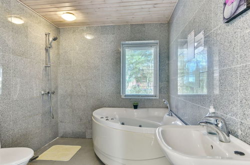 Photo 15 - Maison de 5 chambres à Bredebro avec terrasse et bain à remous