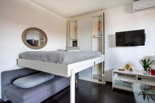 Foto 12 - Appartamento con 1 camera da letto a Cagnes-sur-Mer con vista mare