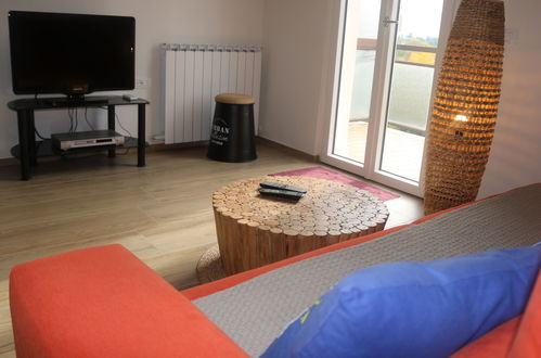 Photo 9 - 2 bedroom Apartment in Lazise with swimming pool and garden