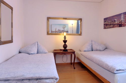 Foto 22 - Appartamento con 2 camere da letto a Unterseen con giardino e vista sulle montagne