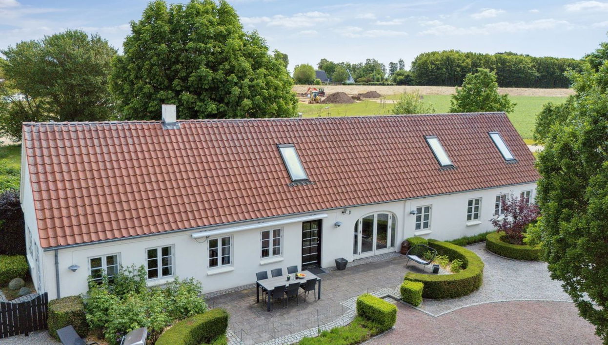 Casa de 4 quartos em Odder com terraço e banheira de hidromassagem - Foto 1