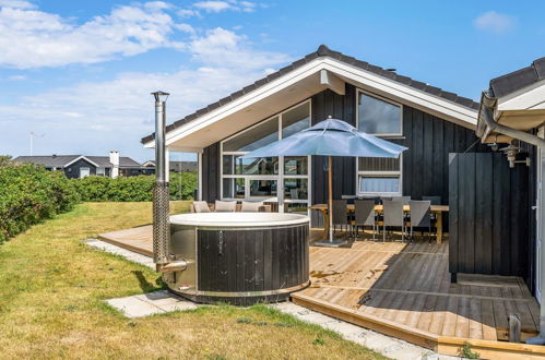 Photo 1 - Maison de 4 chambres à Harrerenden avec terrasse et sauna