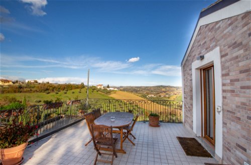 Photo 1 - Maison de 3 chambres à Collecorvino avec jardin et terrasse