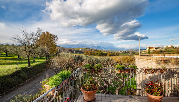 Casa de 4 quartos em Collecorvino com jardim e terraço - Foto 2