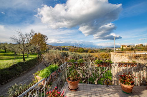 Photo 2 - Maison de 3 chambres à Collecorvino avec jardin et terrasse