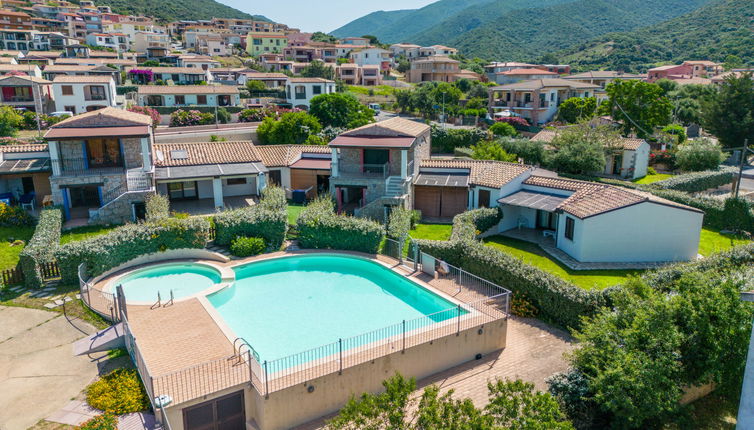 Photo 1 - Maison de 1 chambre à Badesi avec piscine et jardin