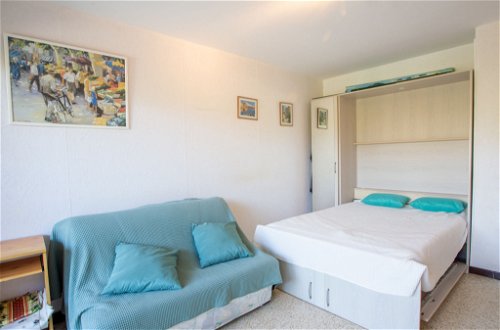 Photo 4 - 1 bedroom Apartment in Bormes-les-Mimosas with swimming pool and sea view