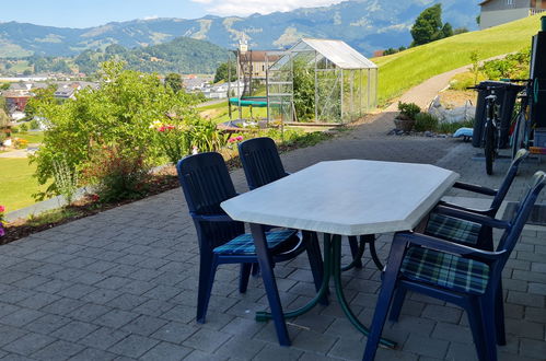 Foto 5 - Appartamento con 1 camera da letto a Reichenburg con giardino e terrazza