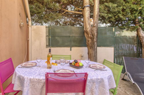 Photo 15 - Apartment in Saint-Cyr-sur-Mer with garden and terrace