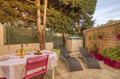 Photo 14 - Apartment in Saint-Cyr-sur-Mer with garden and terrace