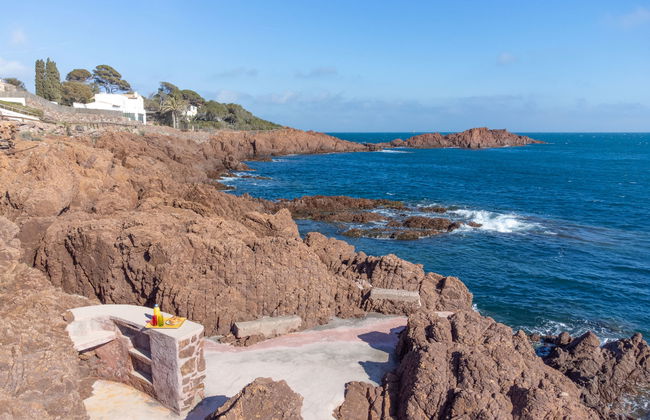 5 bedroom House in Saint-Raphaël with garden and terrace - Photo 35