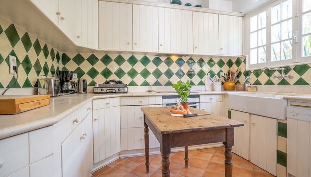 5 bedroom House in Saint-Raphaël with garden and terrace - Photo 5