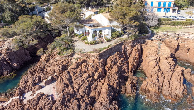 5 bedroom House in Saint-Raphaël with garden and terrace - Photo 2