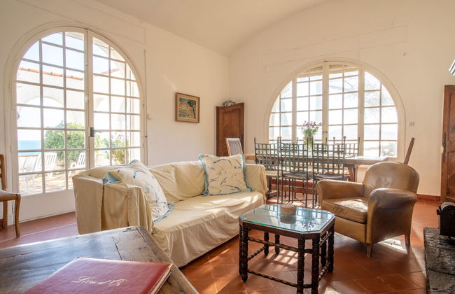 5 bedroom House in Saint-Raphaël with garden and terrace - Photo 3