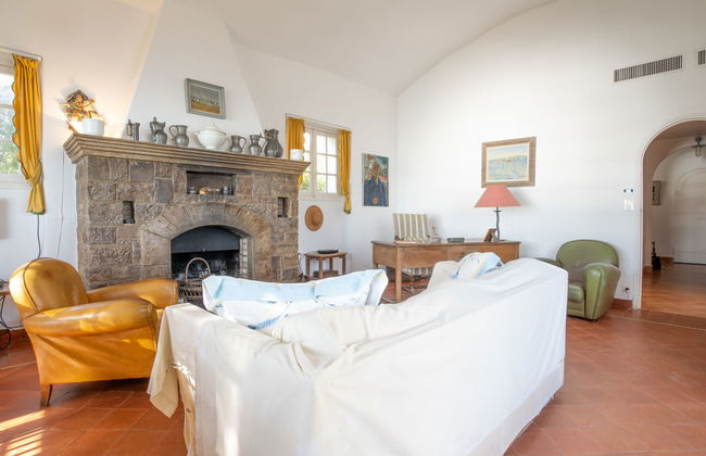 5 bedroom House in Saint-Raphaël with garden and terrace - Photo 8