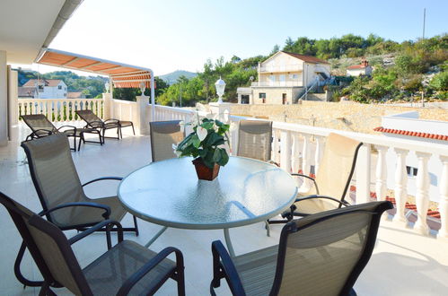 Foto 5 - Casa de 7 habitaciones en Sibenik con piscina privada y terraza