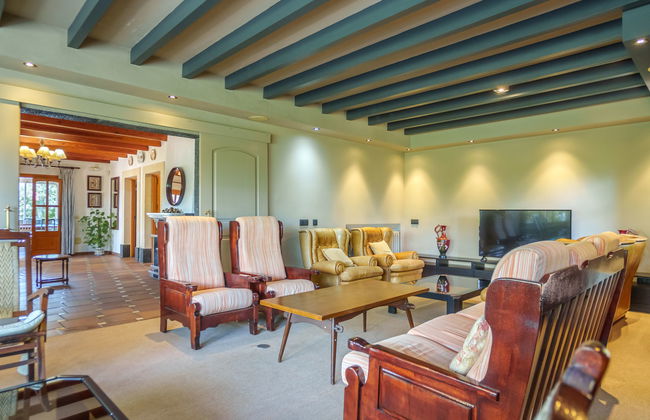Casa de 8 quartos em Muro com piscina privada e jardim - Foto 7