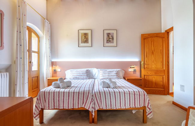 Casa de 8 quartos em Muro com piscina privada e jardim - Foto 47