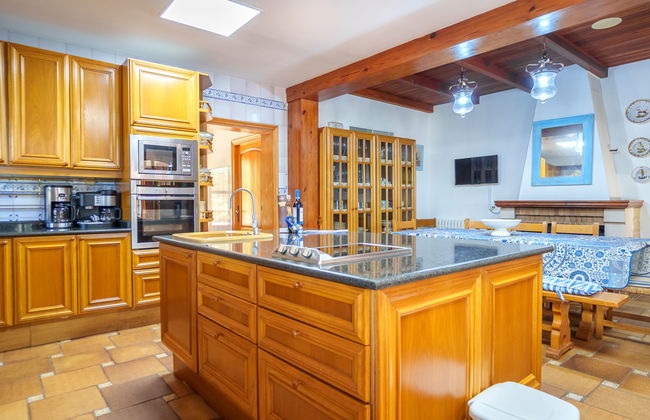 Casa de 8 quartos em Muro com piscina privada e jardim - Foto 14