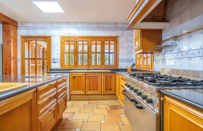 Casa de 8 quartos em Muro com piscina privada e jardim - Foto 15