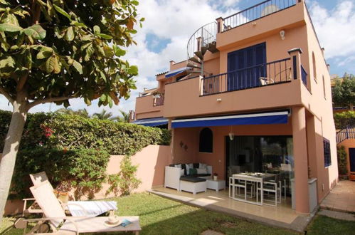 Photo 5 - 2 bedroom House in San Bartolomé de Tirajana with swimming pool and sea view