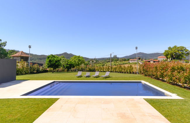 6 bedroom House in Gondomar with private pool and garden - Photo 2