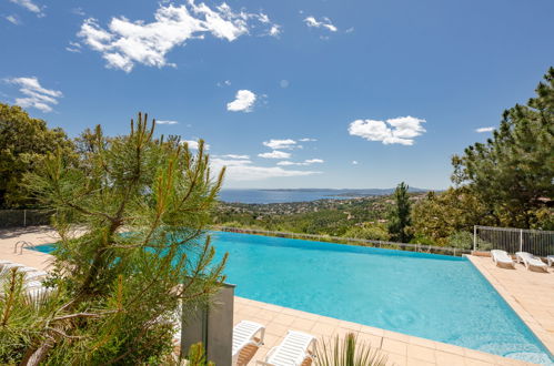 Foto 17 - Apartment mit 1 Schlafzimmer in Roquebrune-sur-Argens mit schwimmbad und blick aufs meer