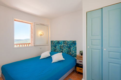 Foto 5 - Appartamento con 1 camera da letto a Roquebrune-sur-Argens con piscina e vista mare