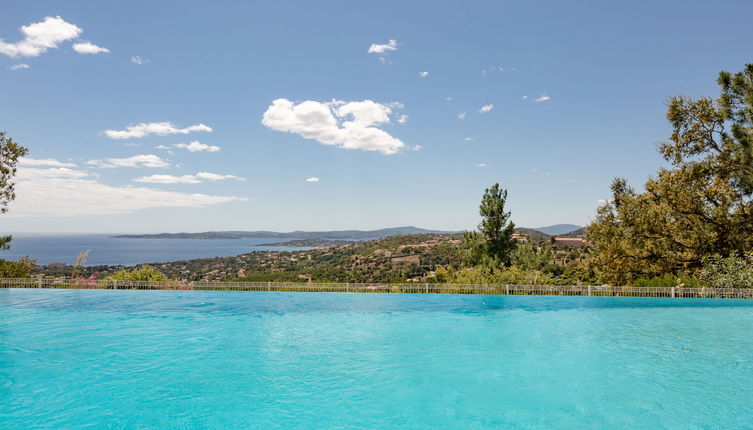 Foto 1 - Apartment mit 1 Schlafzimmer in Roquebrune-sur-Argens mit schwimmbad und blick aufs meer