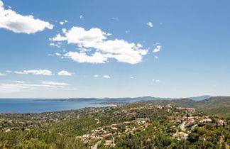 Foto 2 - Apartment mit 1 Schlafzimmer in Roquebrune-sur-Argens mit schwimmbad und blick aufs meer