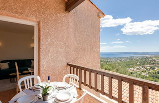 Foto 3 - Apartamento de 1 habitación en Roquebrune-sur-Argens con piscina y vistas al mar