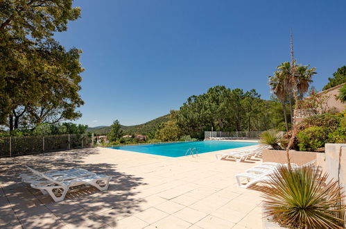 Photo 18 - Appartement de 1 chambre à Roquebrune-sur-Argens avec piscine et vues à la mer