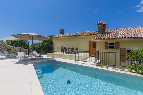 Photo 2 - Maison de 4 chambres à Raša avec piscine privée et jardin