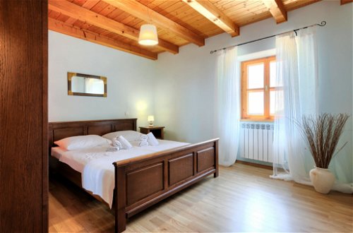 Foto 30 - Casa con 4 camere da letto a Raša con piscina privata e vista mare