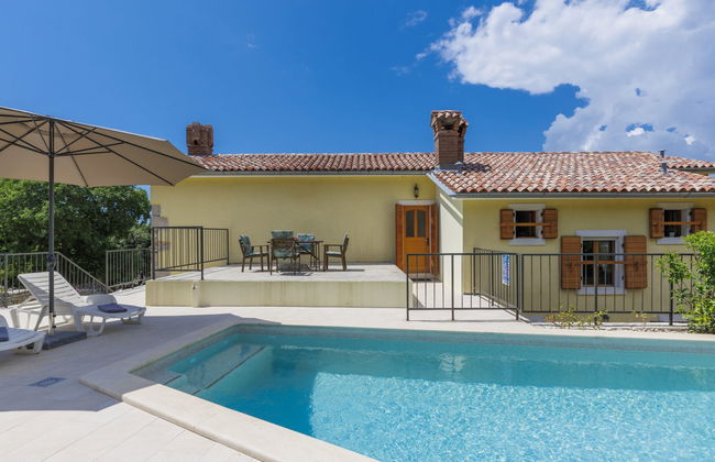 Casa de 5 quartos em Raša com piscina privada e jardim - Foto 35