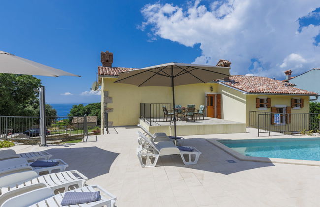 Casa de 5 quartos em Raša com piscina privada e jardim - Foto 3