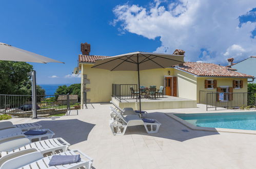 Foto 3 - Casa con 4 camere da letto a Raša con piscina privata e vista mare