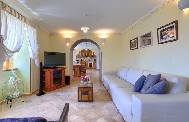 Casa de 5 quartos em Raša com piscina privada e jardim - Foto 12