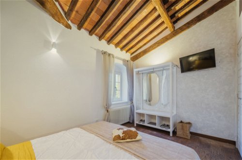 Foto 23 - Appartamento con 2 camere da letto a Camaiore con vista mare