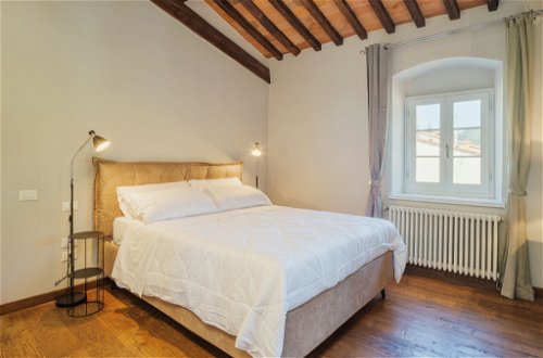 Foto 15 - Appartamento con 2 camere da letto a Camaiore con vista mare
