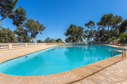 Foto 31 - Appartamento con 3 camere da letto a Hyères con piscina e giardino