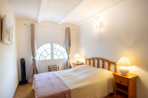 Foto 5 - Appartamento con 3 camere da letto a Hyères con piscina e vista mare