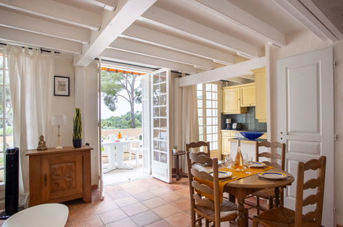 Photo 3 - 3 bedroom Apartment in Hyères with swimming pool and sea view