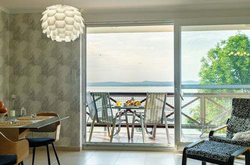 Foto 15 - Apartment mit 1 Schlafzimmer in Balatonőszöd mit blick auf die berge