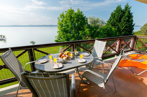 Foto 17 - Apartment mit 1 Schlafzimmer in Balatonőszöd mit blick auf die berge